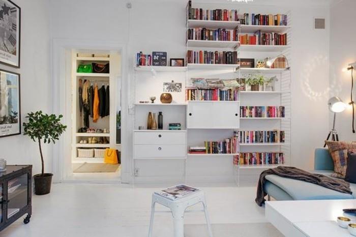 bela-dnevna soba-postavitev-majhna-dnevna soba-tla-bela-tla-elegantno-pohištvo