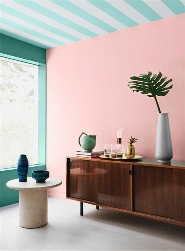 prašmatnus-gyvenamasis kambarys-lašiša-rožinė-siena-rožinė-dažai ir-siena-turkio-mėlyna-interjero spalvų prasmė