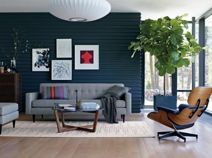 prašmatnus-svetainė-šviesaus parketo grindys-smėlio spalvos kilimas-pilka-sofa-svetainėje-interjero baldai