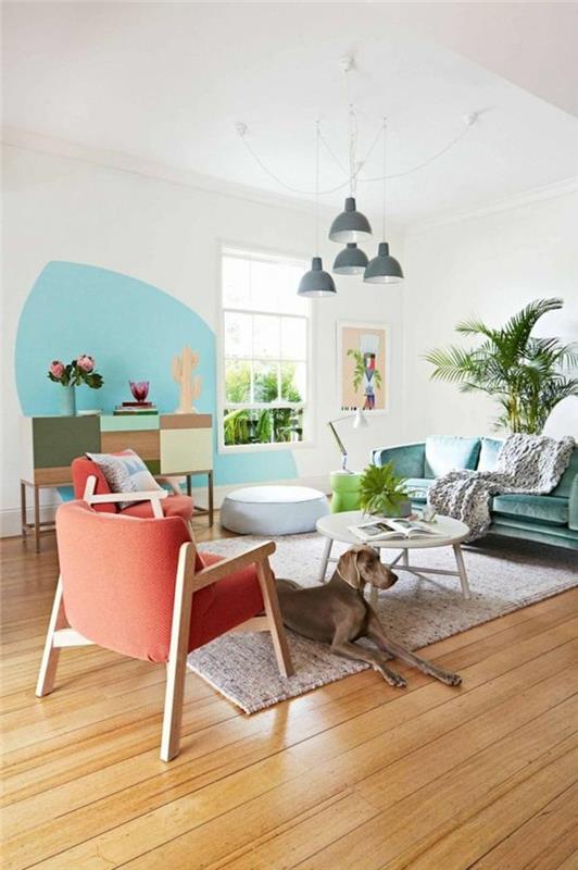 salon-koza-koltuk-pastel-renk-köpek-bitkiler-gri-lambalar-halı