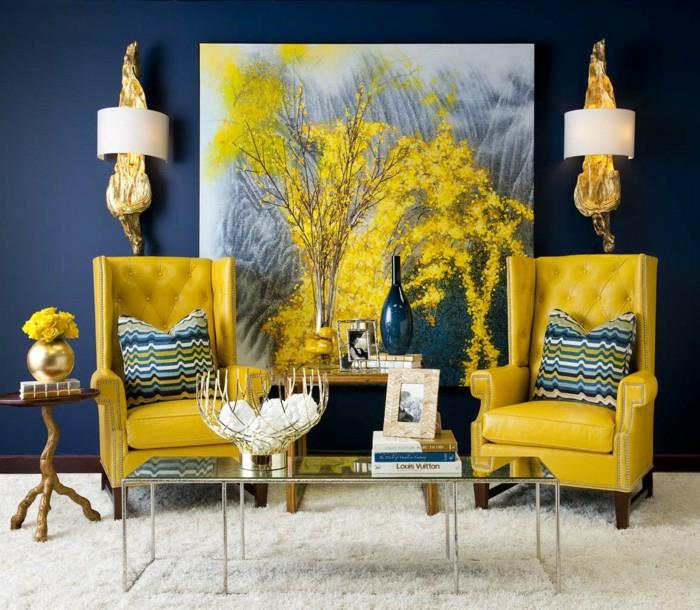 hardal sarısı desenli lüks mavi oturma odası, beyaz yumuşak halı