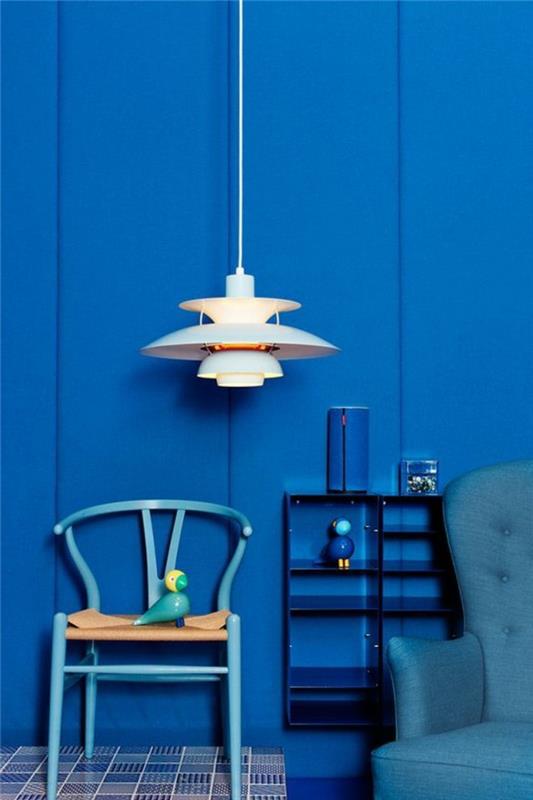 tamsiai mėlynos spalvos svetainė-prašmatnus-svetainės-baldas-kaip susieti spalvas mėlyname gyvenamajame kambaryje