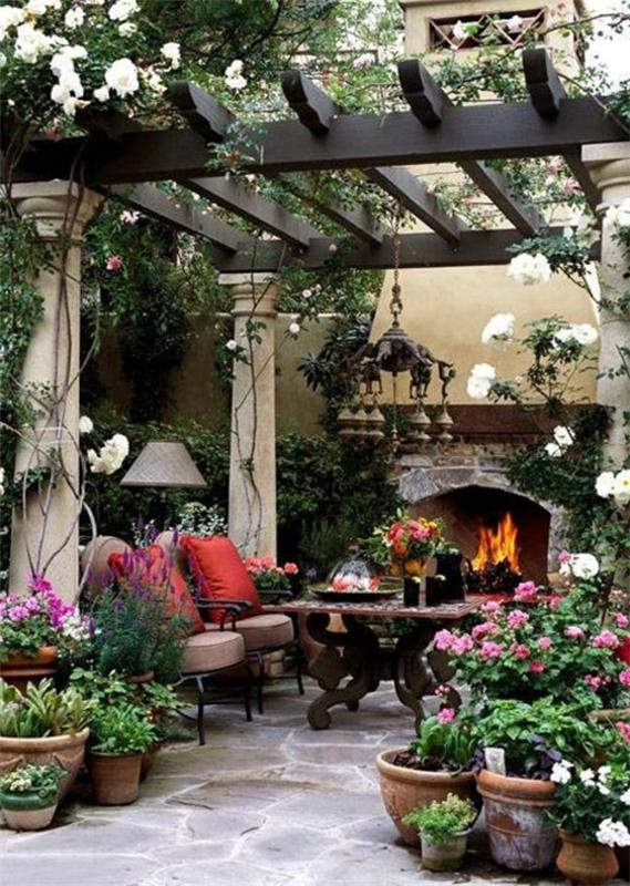sodo baldai-daug-gėlės-išorė-puikus kiemas