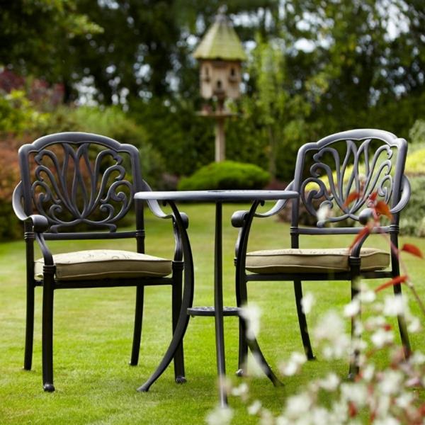 aliuminio-sodo baldai-mažas stalas ir-dvi kėdės-suklastotas aliuminis