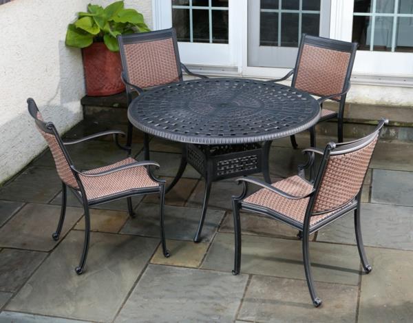 sodo baldai iš aliuminio-apvalus stalas ir keturios kėdės-juodos spalvos aliuminio