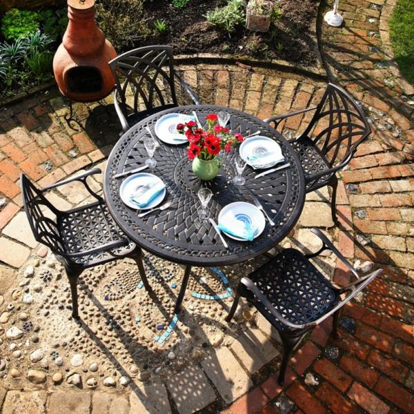 vrtno pohištvo iz aluminija, okrogla miza in štirje elegantni stoli