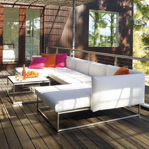 sodo baldai iš aliuminio verandoje ir šiuolaikinė lauko įranga
