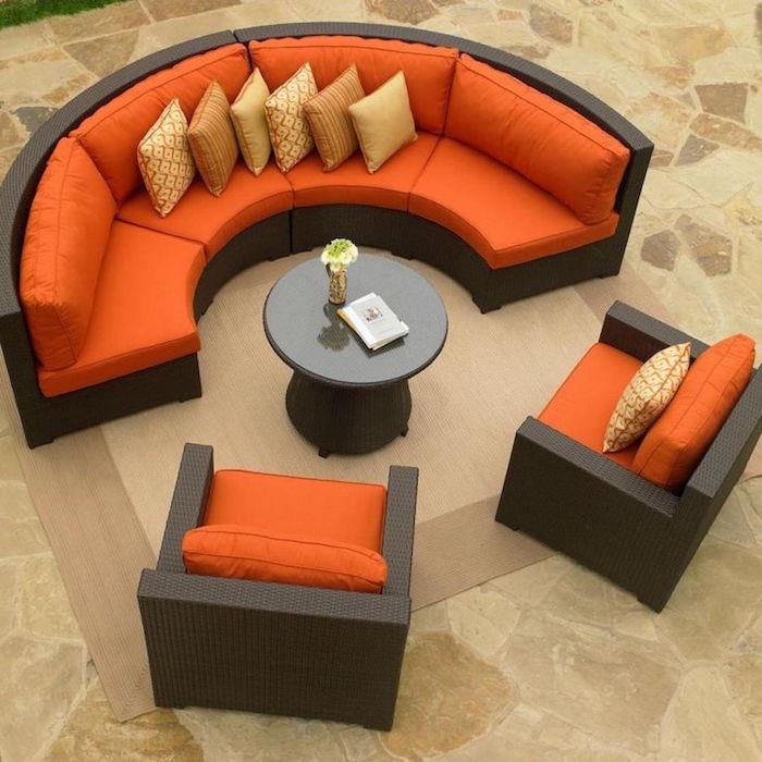 vrtno pohištvo-pletenica-okrogla-kavč-fotelji-miza-blazina-oranžna