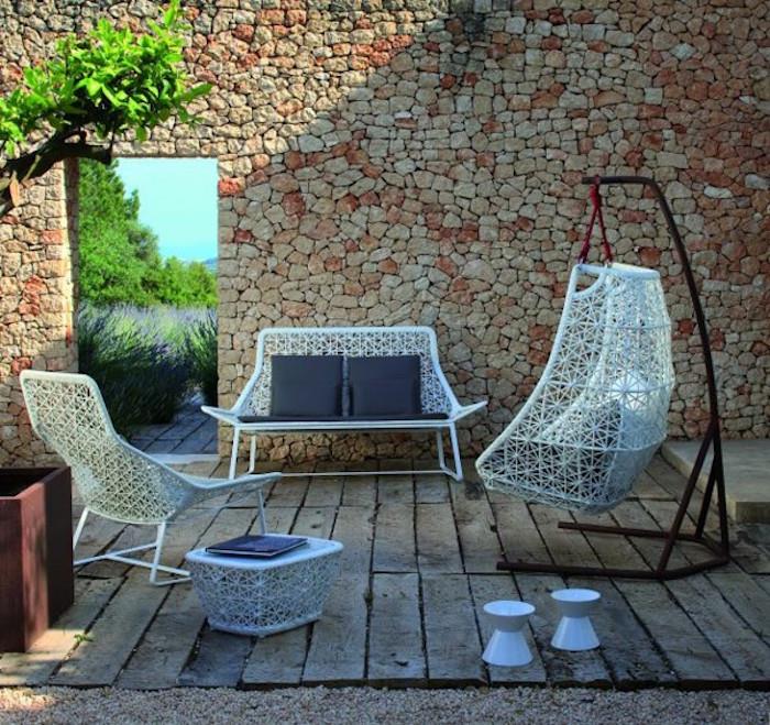 vrtno pohištvo-pletenica-oblikovanje-beli-viseči stol