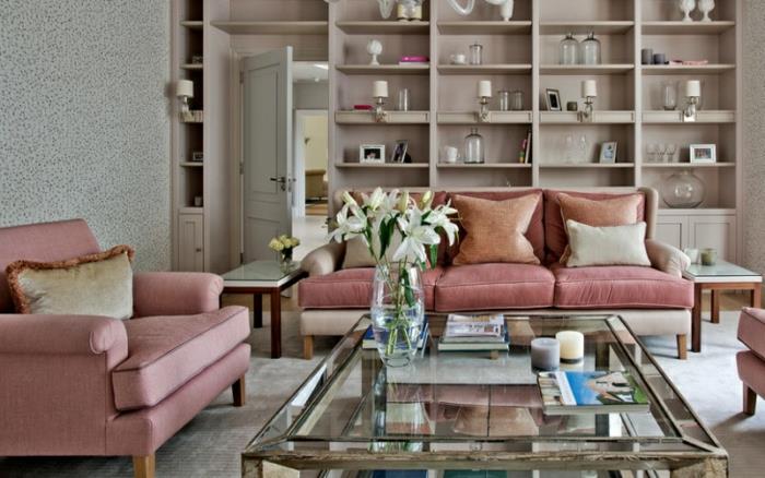 siva in roza dnevna soba, velika prozorna pravokotna miza, stenska polica v barvi taupe