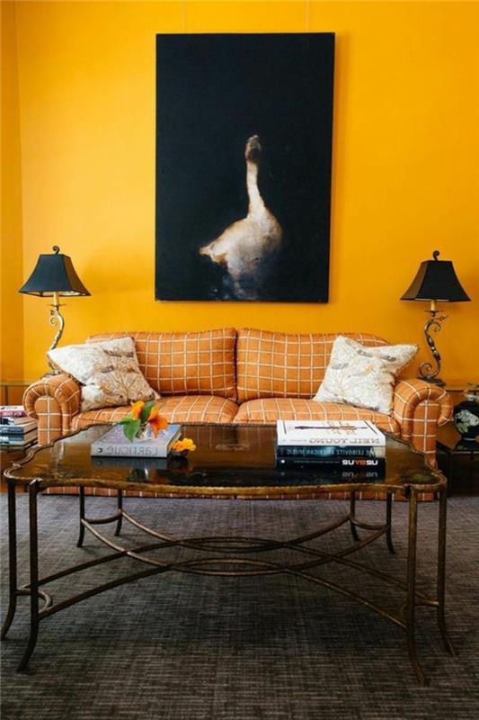 rumena dnevna soba-elegantna-dnevna soba-pohištvo-rjava preproga-bralna svetilka-notranje pohištvo