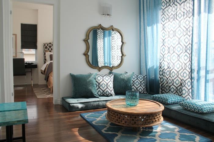 Maroko gyvenamasis kambarys-deco-modernus-svetainė-Maroko apdaila-mėlyna apdaila-apvalus-medinis kavos staliukas