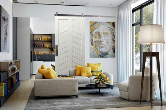 modernus-svetainė-svirnas-durys-atnaujintas pilkai baltas interjeras