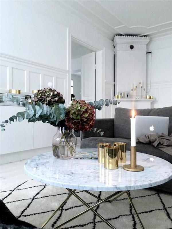moderno-skandinavsko okrašena okrogla marmorna mizica