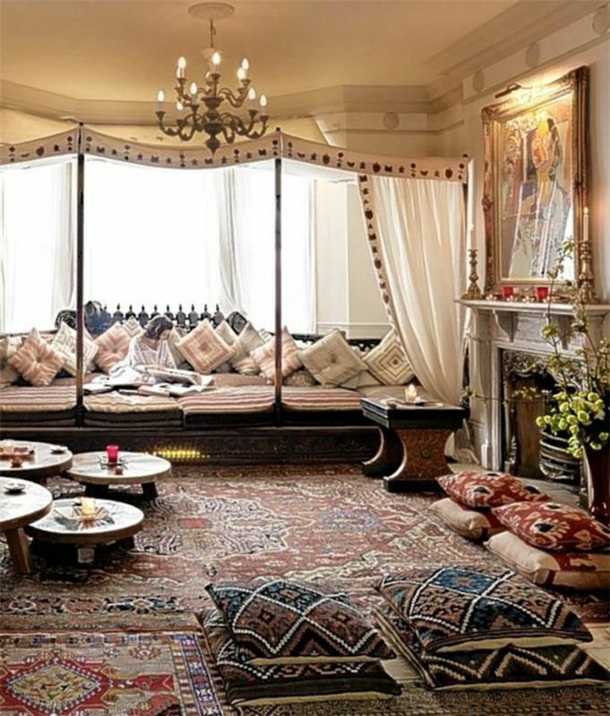 rytietiškas-salonas-sedari-marokietiškas-modernus-svetainė-vėsios pagalvėlės-dekoravimo idėja