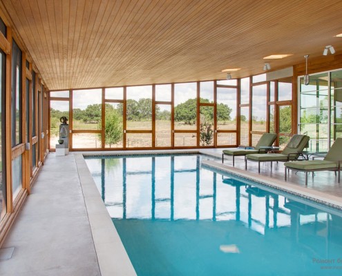 Piscina con vista a la naturaleza