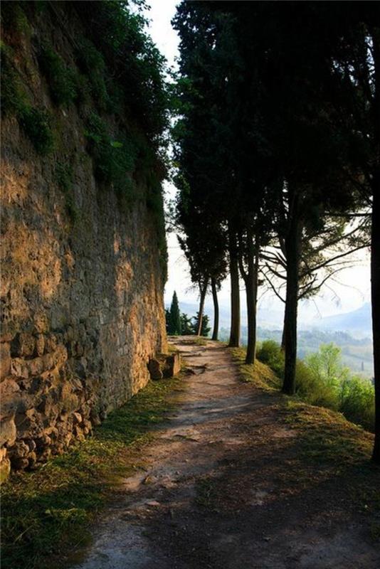 san-gimigano-toskana-italy-bivanje-v-toskani-sprehod-v-italiji