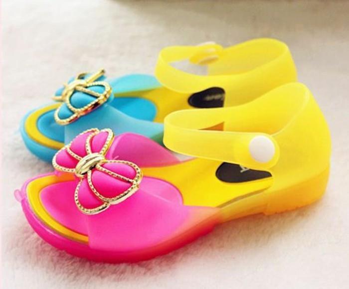 sandale-otrok-Aliexpress-mavrične barve-spremenjena velikost