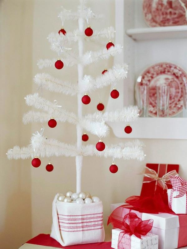 Noel ağacı-beyaz-kırmızı-dekoratif-toplar