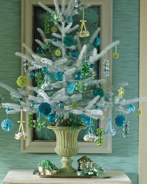 Noel ağacı-beyaz-köknar-beyaz-ve-mavi
