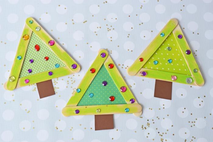 Kalėdų eglutė iš ledų lazdelių ir popieriaus su dekoratyviniais cirkonio akmenimis, lengvai ir greitai pasidaryk pats savo mažyliui