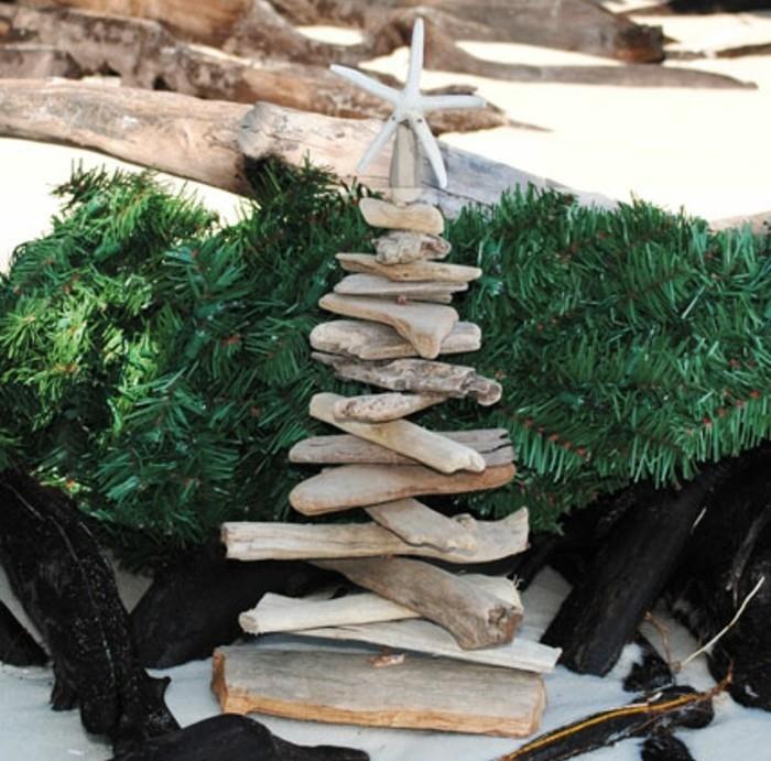 ahşap-ağaç-dallardan-yapılmış-mini-Noel-ağacı-çok-güzel-sahil-teması