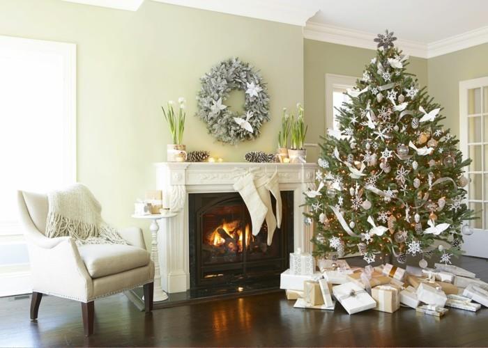 božično drevo-okrašeno-deco-božično drevo-kamin-pretty-deco