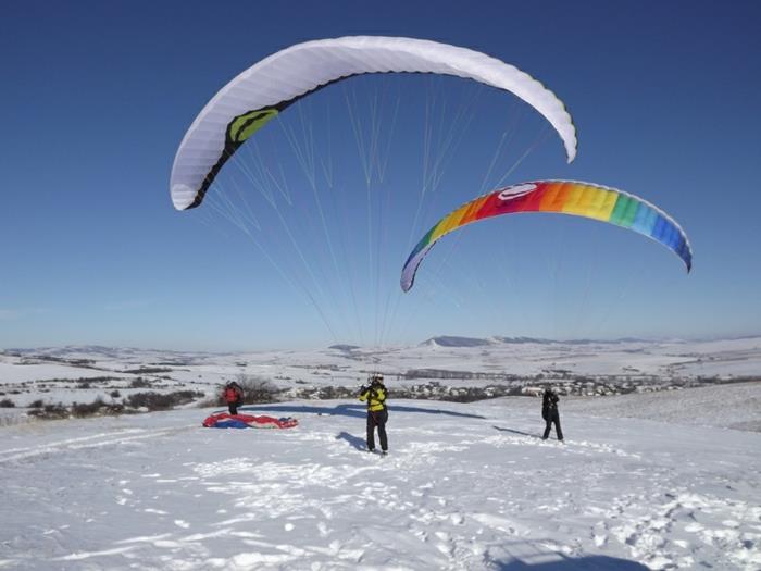 parašiutas-šuolis-laisvas-kritimas-parašiutas-nuotykis-žiema