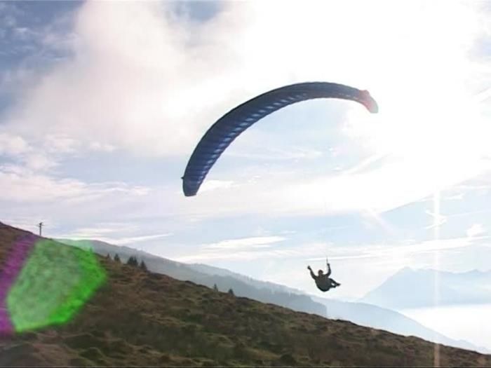 šuolis parašiutu-laisvas kritimas-parašiutas-nuotykių nusileidimas