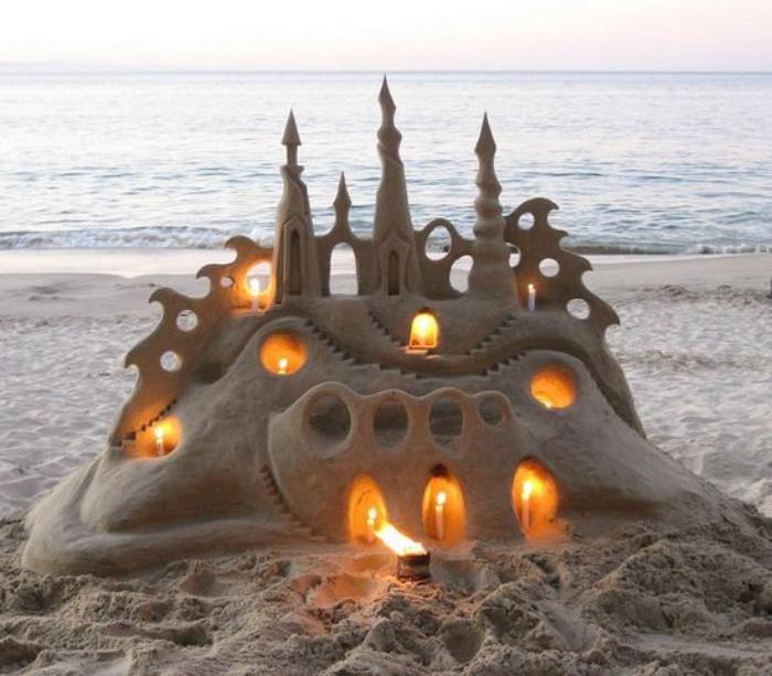 pesek-kiparstvo-umetnost-na-pesku-grad-osvetljeno