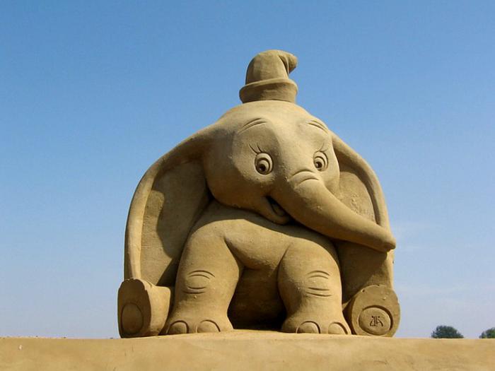 kip simpatičnega malega slona-peska