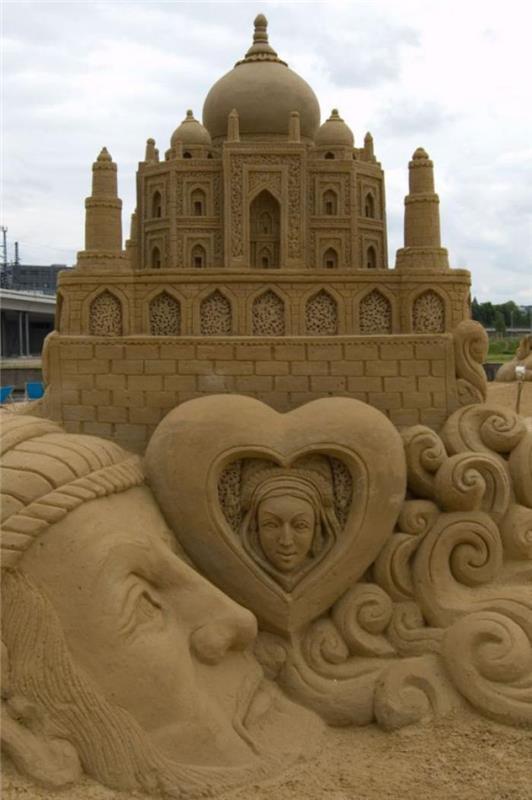 pesek-kiparstvo-upodobitve-arhitekturnih spomenikov