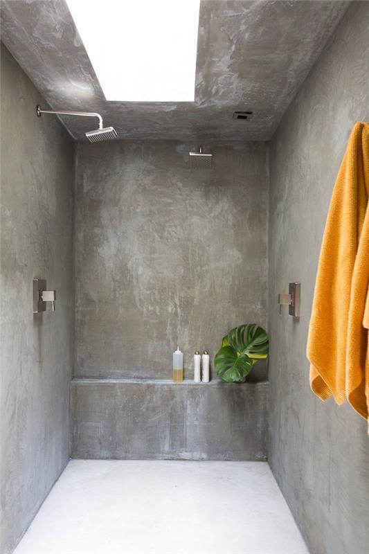 İtalyan duşlu, tamamı gri betondan döşemesiz küçük monoblok banyo