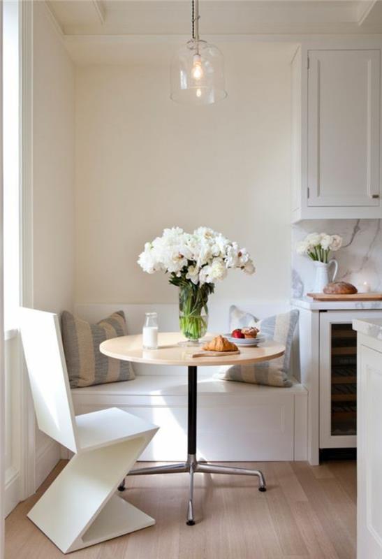 Salotti modern e un'idea per la decorazione con un tavolo di legno rotondo and sedia bianca di design