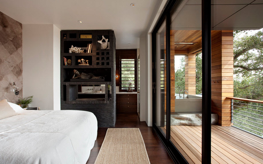 Balcón y dormitorio