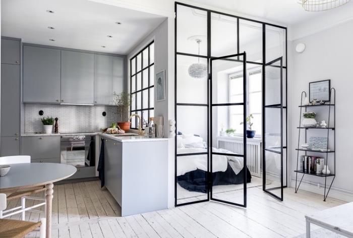 steklena kuhinja, postavitev vogalne kuhinje z zasnovo bele opeke in sivim pohištvom