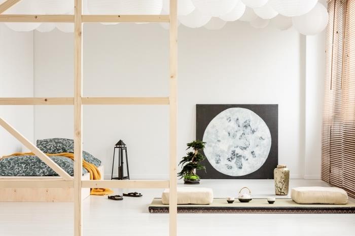 minimalističen dekor v skandinavski spalnici z belimi stenami, opremljenimi s pohištvom iz svetlega lesa