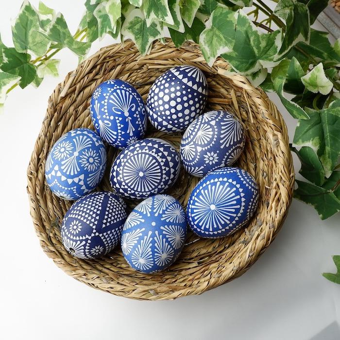 Mėlyni kiaušiniai, dekoruoti raštais, nemokamas Velykų vaizdas, Velykų atvaizdo pavasario nuotrauka, Velykų kiaušinių krepšelis