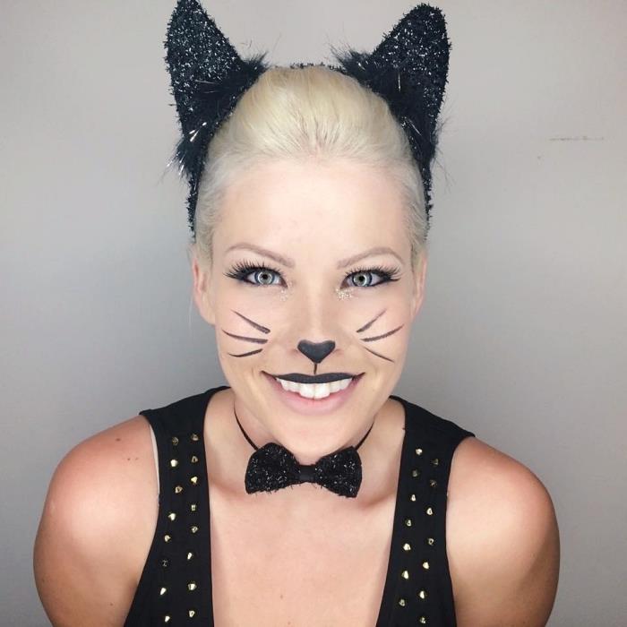 lengvas Helovino kačių makiažo pavyzdys, makiažo idėja su akių pieštuku ūsų ir katės nosies pavidalu