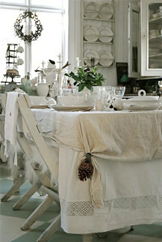 rustik-tarzı-masa-takımı-bej-keten-masa örtüsü-ahşap-sandalyeler-beyaz-deko-beyaz