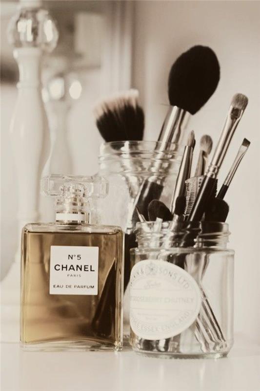 set-makeup-šepečiai-organizatorius-chanel-n-5