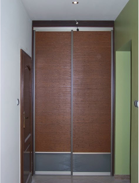 Guarda-roupa compacto