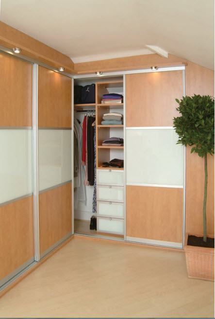 Guarda-roupa de canto