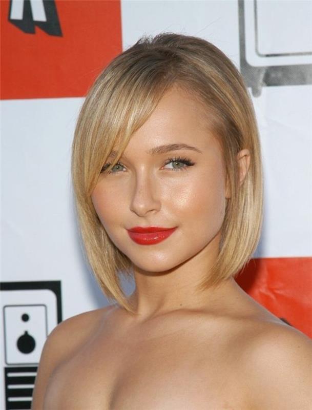 hayden panettiere s kratkim blond bobom in stranskimi šiškami, oblečena v svetlo rdečo sijočo šminko