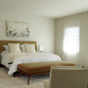 Camera da letto dai colori chiari