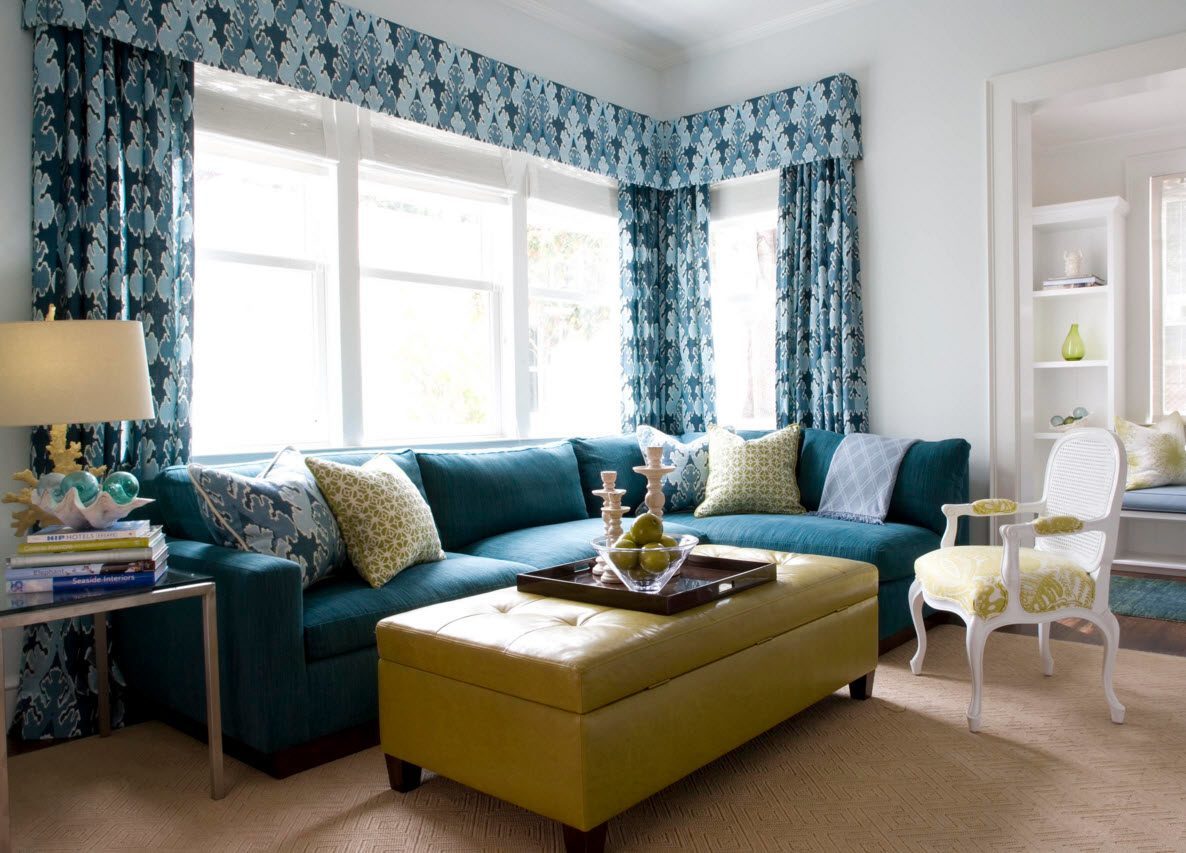 Cortinas estampadas com lambrequins