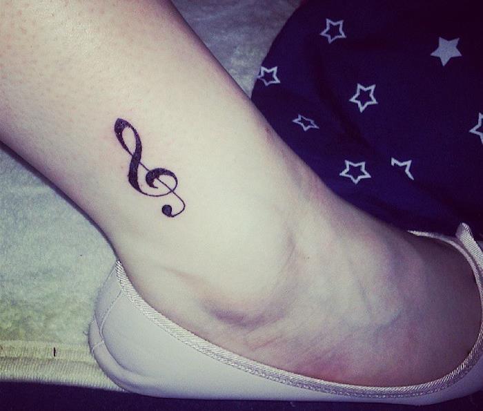 Treble clef tatuiruotė kulkšnis moteris tatuiruotė pėdų muzika