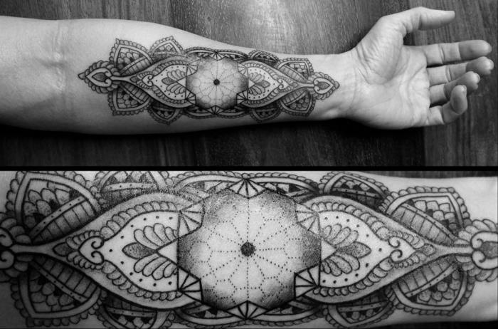 črno-beli-roki-trikotnik-simbol-tatoo-pomen