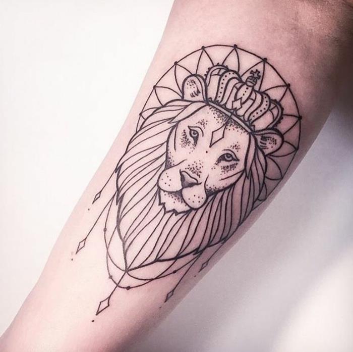 Pembe aslan dövmesi aslan kafası dövme fikri dövme tribal aslan çok güzel taç fikri