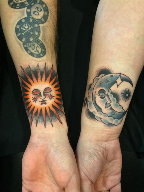 Mėnulio tatuiruotės reikšmės, poros tatuiruotė, saulės riešo tatuiruotės